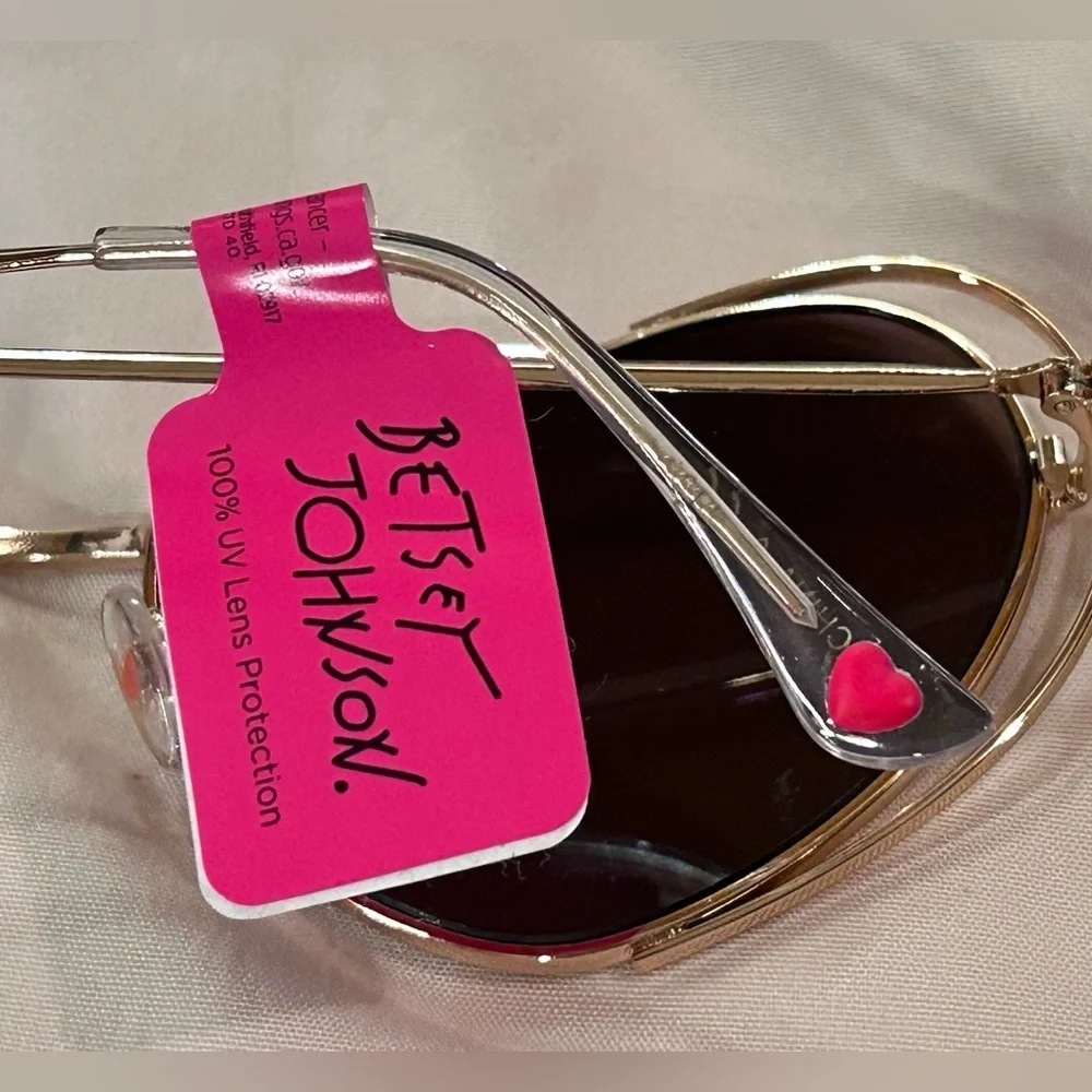 BETSEY JOHNSON NWTS Heart Shaped Sunglasses Iridescent Len's & Brand Logo Accent